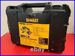 DEWALT 12V MAX Green Cross-Line Laser Level with Battery, Charger and Case