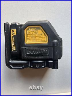 DEWALT DW088LG 12V Max Green Cross-Line Laser Level (with AA Laser Pack)