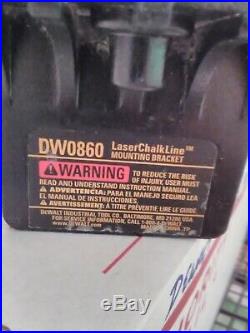 DEWALT DW088LG Self-Leveliing Laser Level With Battery/Charger/Chalk Line Bracket