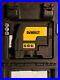 Dewalt_DW0822_Red_Self_Leveling_Cross_Line_and_Plumb_Spot_Laser_Level_with_Case_01_bs