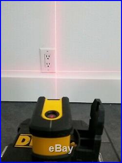 Dewalt DW0822 Self Leveling Cross Line & Plumb Spots Laser Level