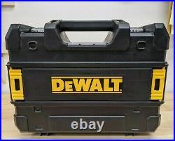 Dewalt DW089LG 12V 3 x 360-Degree Lit-Ion Green Beam Line Laser Kit