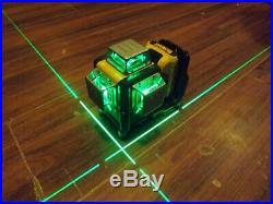 Dewalt DW089LG 12-Volt 3 x 360-Degree Green Line Laser 2 BATTERYS AND A CHARGER