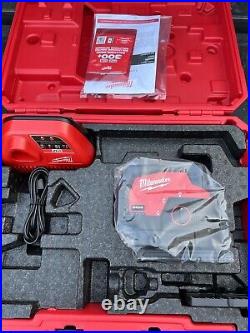 Milwaukee M12 3622-21 Green Cross Line and Plumb Points Laser Kit with 3.0