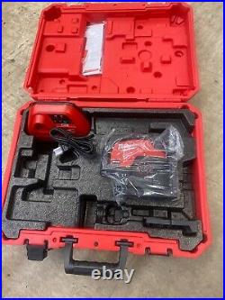 Milwaukee M12 Cordless Green 125ft Cross Line and Plumb Points Laser Level Kit